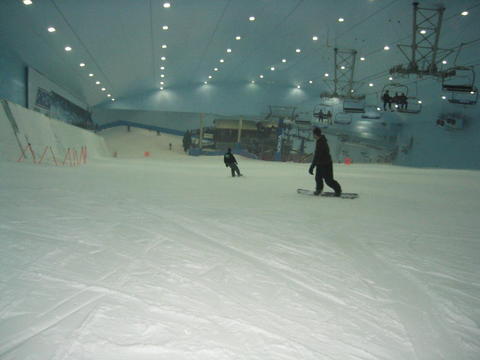 indoor-snowboarding