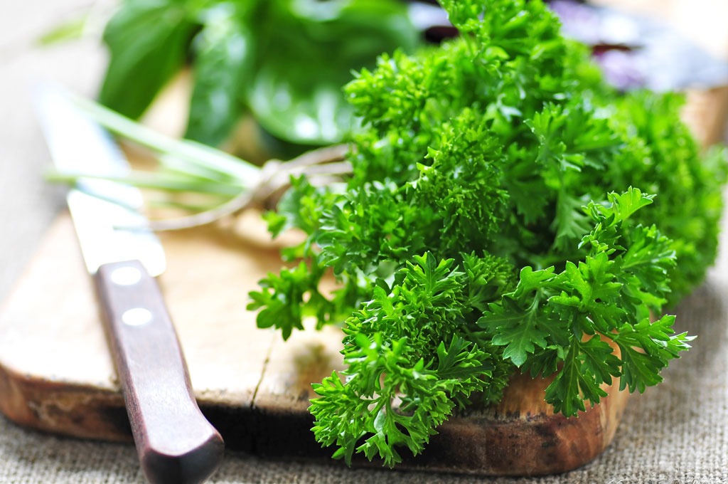 parsley-healthier-than-kale